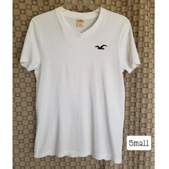 Hollister Men's V-Neck T-Shirt White Logo Small Short Sleeve NWOT - Picture 2 of 4